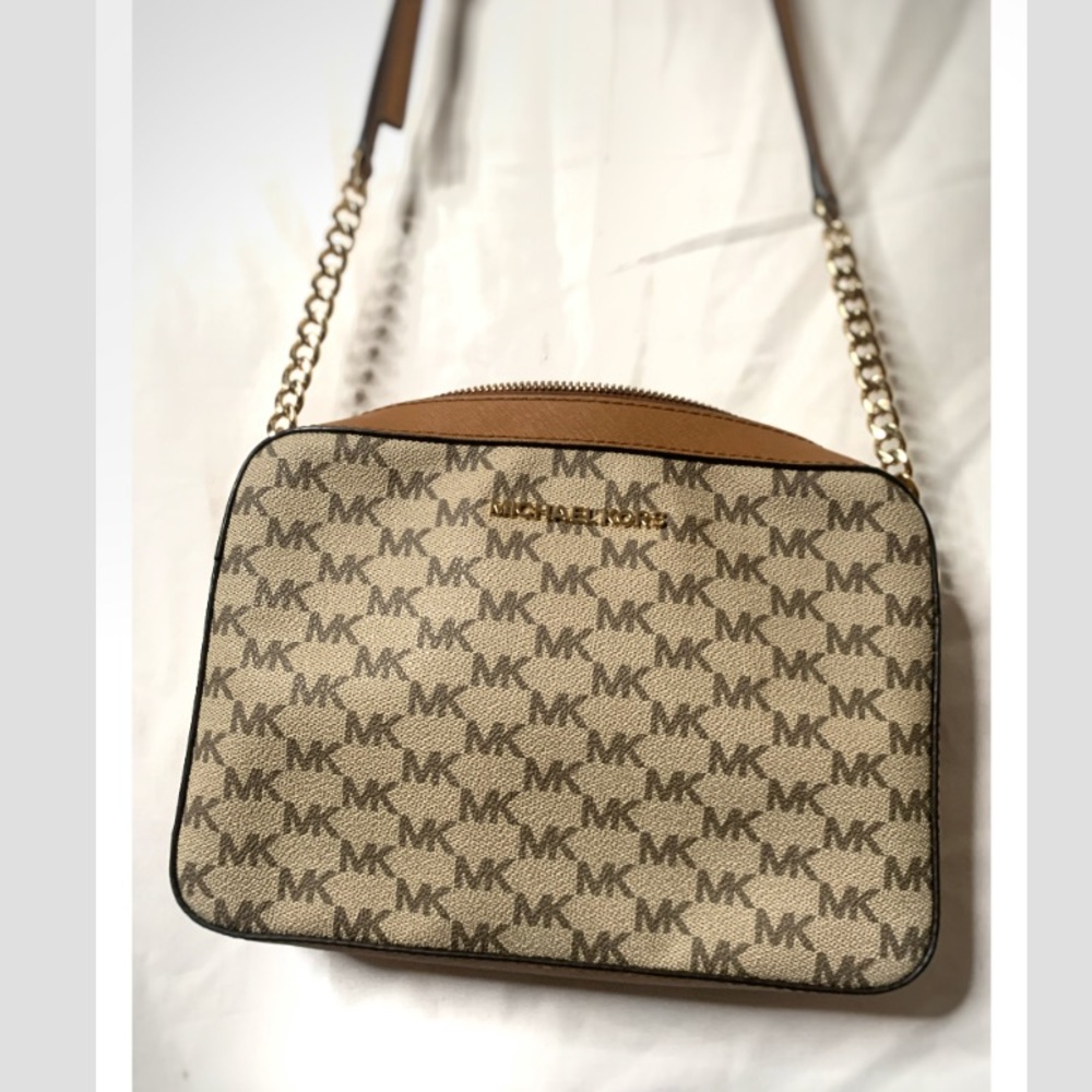Michael kors crossbody